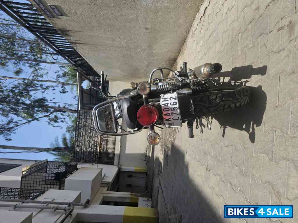 Black Royal Enfield Thunderbird TwinSpark 350
