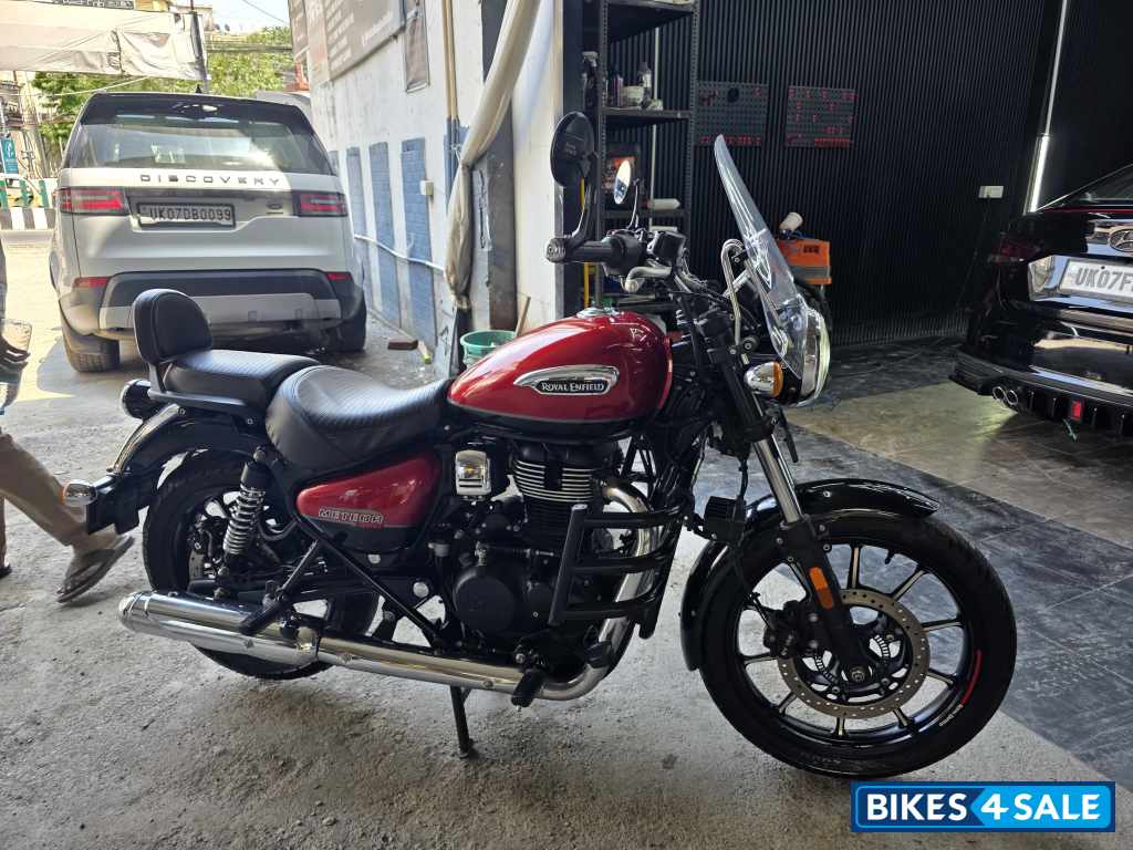 Supernova Red Royal Enfield Meteor 350