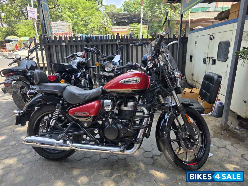Supernova Red Royal Enfield Meteor 350