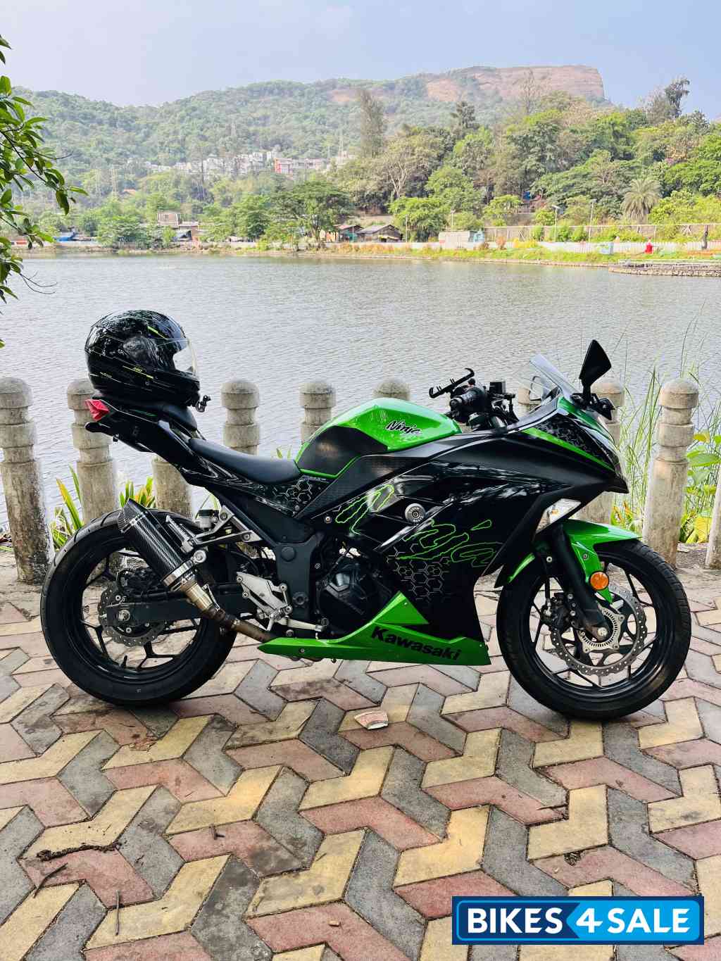 Lime Green Kawasaki Ninja 300 BS6 Lime Green Kawasaki Ninja 300 BS6