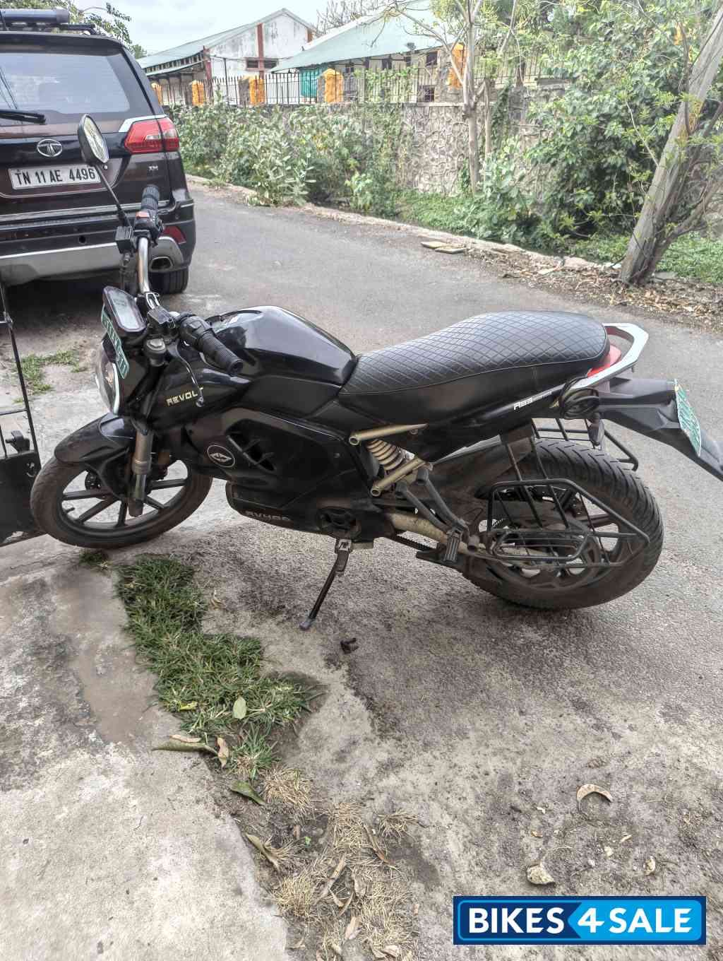 Revolt RV 400