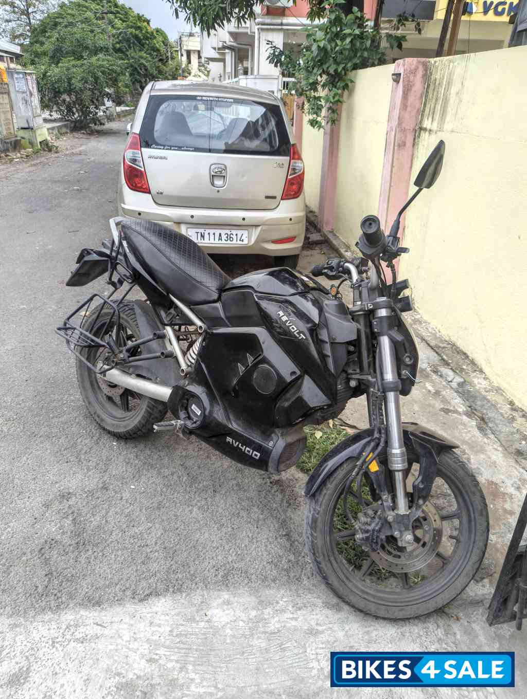 Revolt RV 400