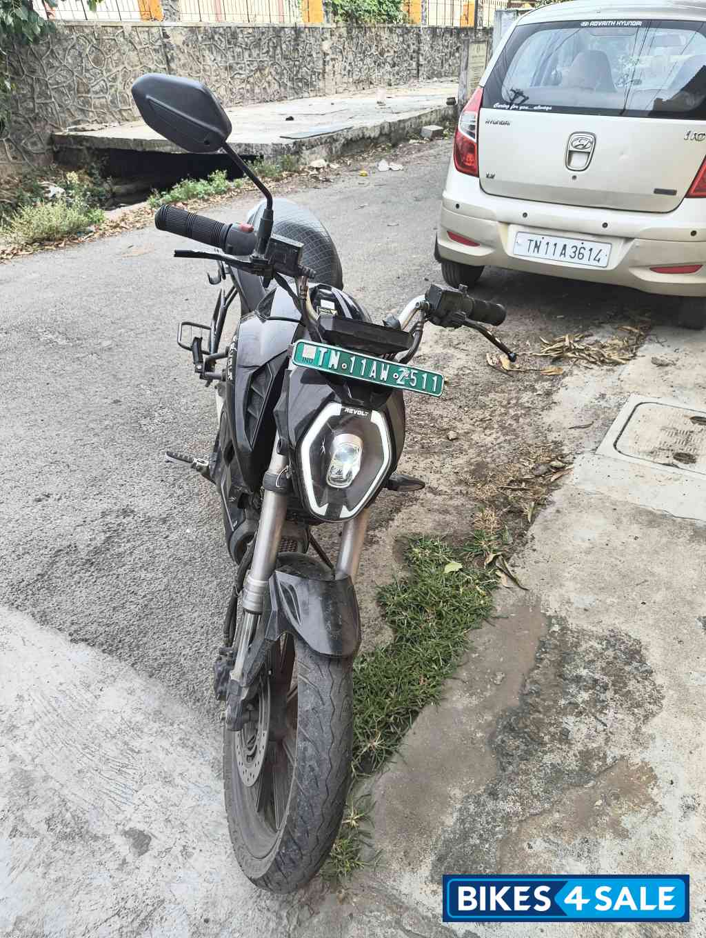 Revolt RV 400