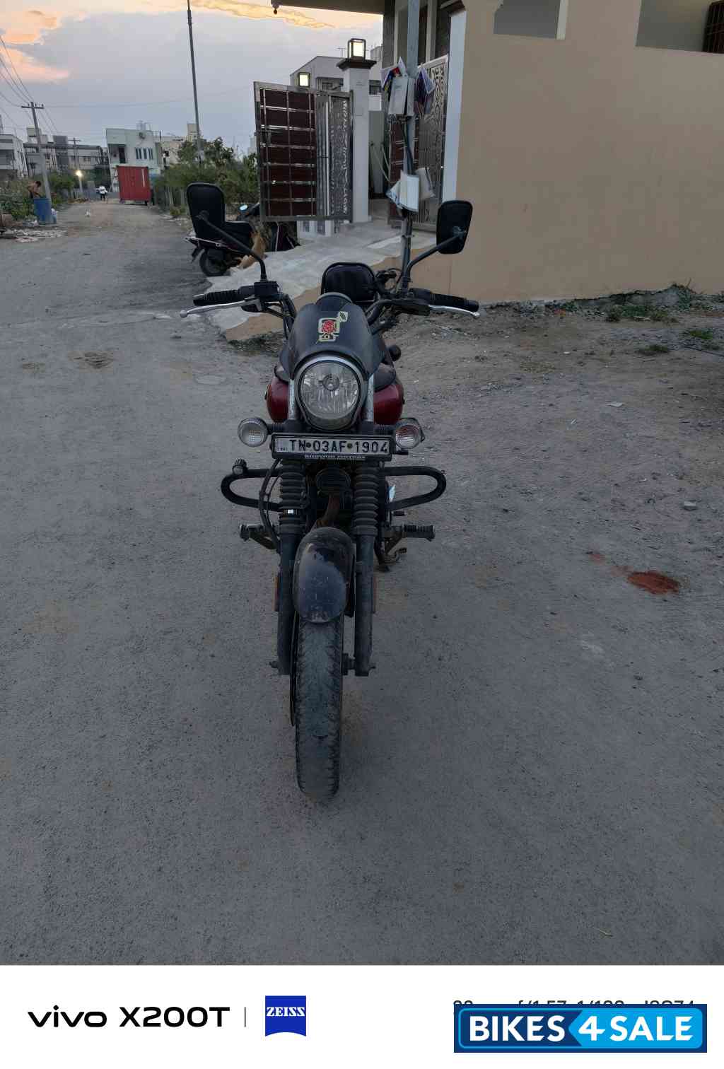 Red Bajaj Avenger Street 160 BS6