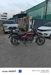 Red Bajaj Avenger Street 160 BS6
