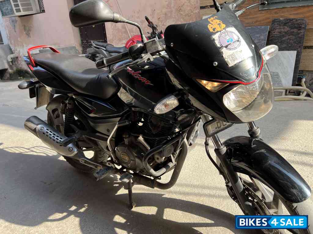 Black-red Bajaj Pulsar 150 Neon