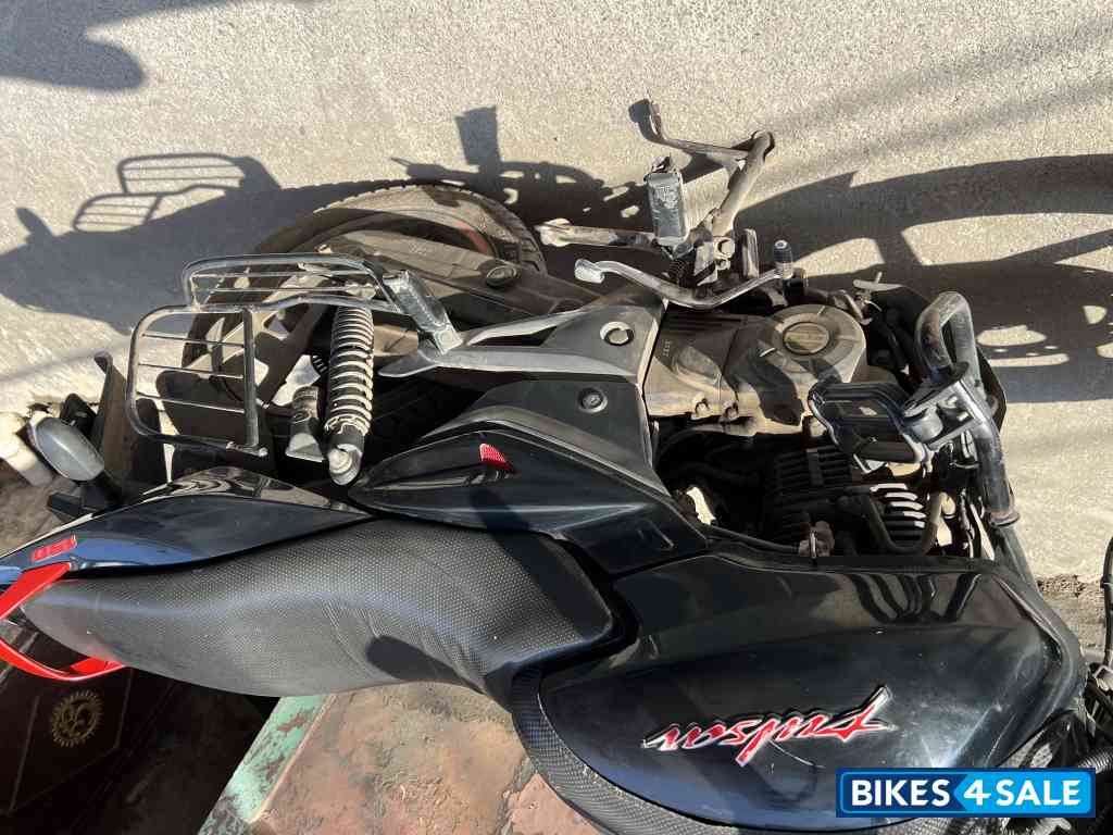 Black-red Bajaj Pulsar 150 Neon