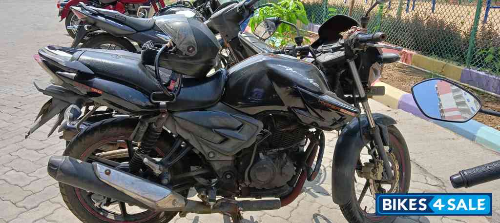 Black TVS Apache RTR 160