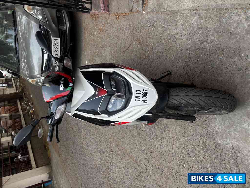 White Aprilia SR 150 White Aprilia SR 150
