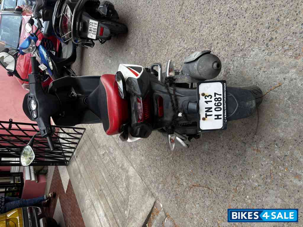 White Aprilia SR 150 White Aprilia SR 150