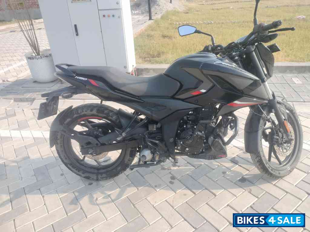 Black Bajaj Pulsar N150
