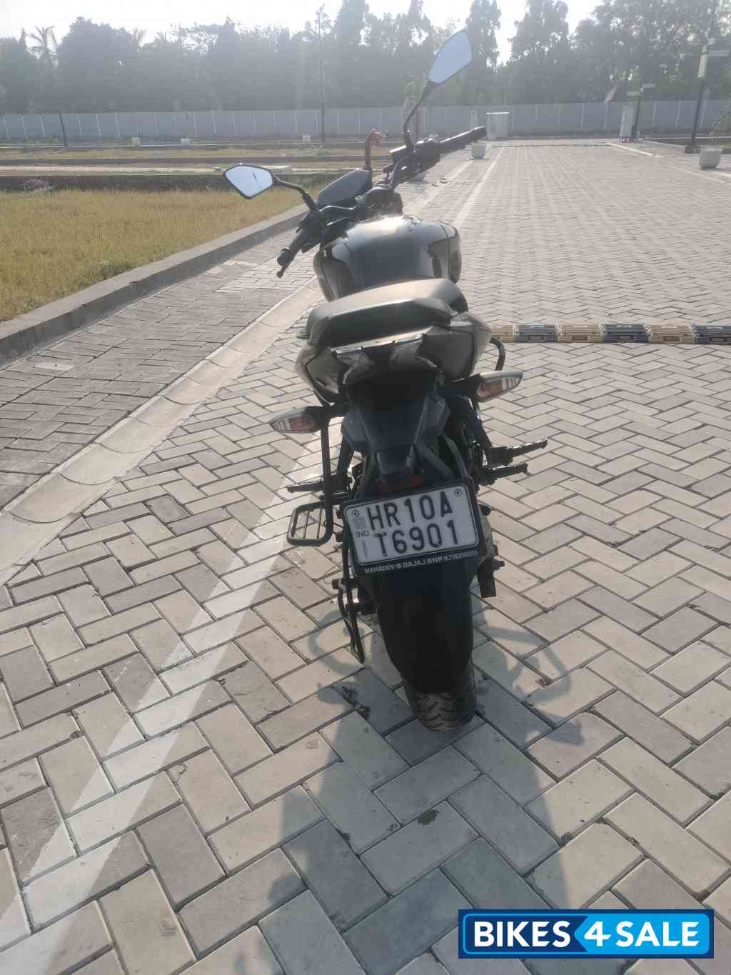 Black Bajaj Pulsar N150 Black Bajaj Pulsar N150