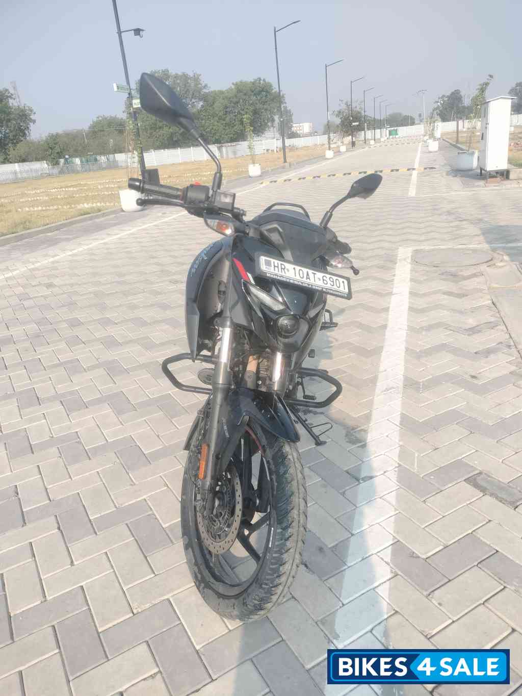Black Bajaj Pulsar N150 Black Bajaj Pulsar N150