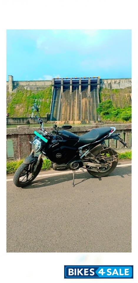 Revolt RV 400