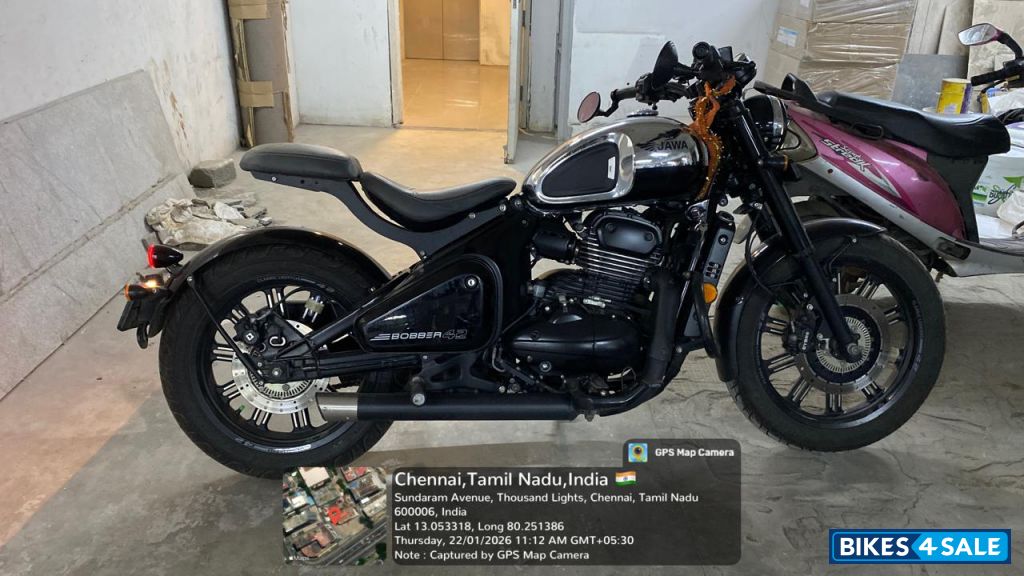 Jawa 42 Bobber Black Mirror