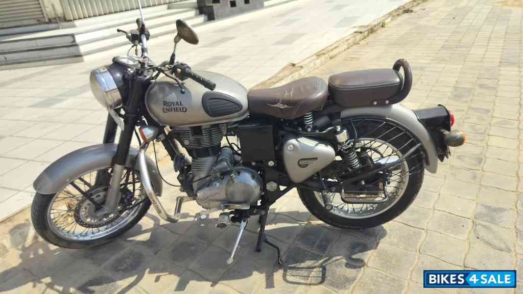 Gun Metal Grey Royal Enfield Classic Gunmetal Grey