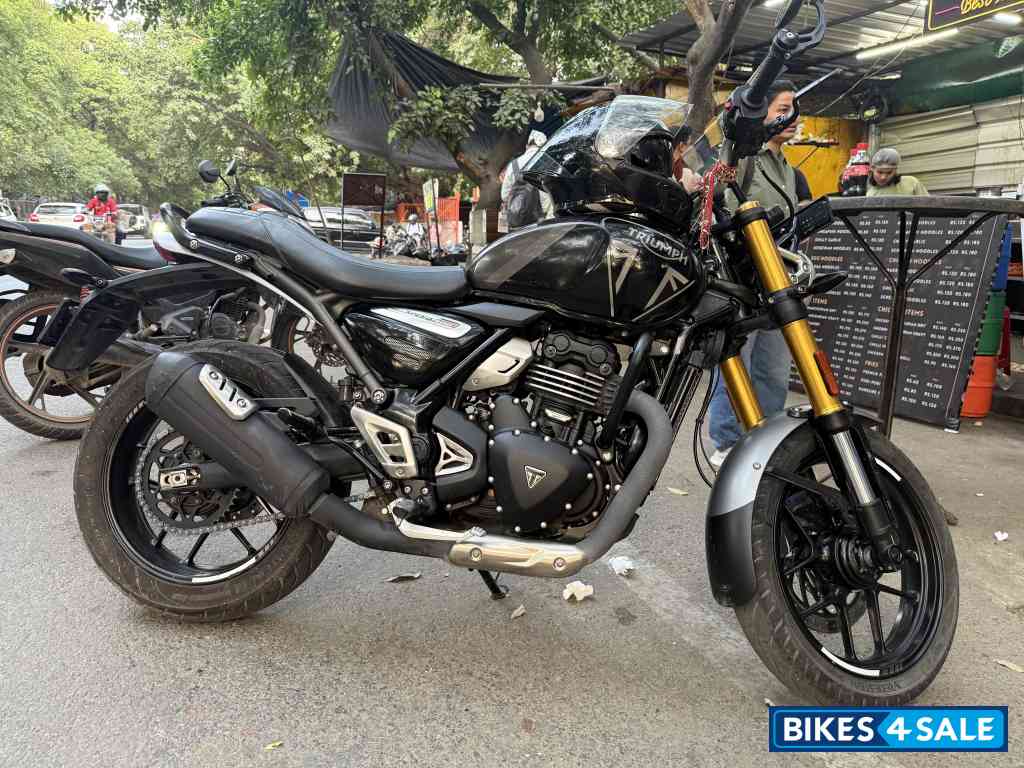Black Triumph Speed 400