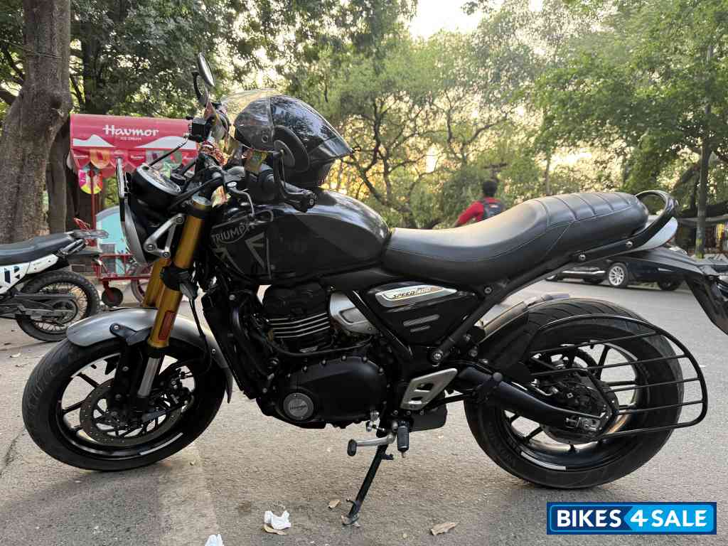 Black Triumph Speed 400