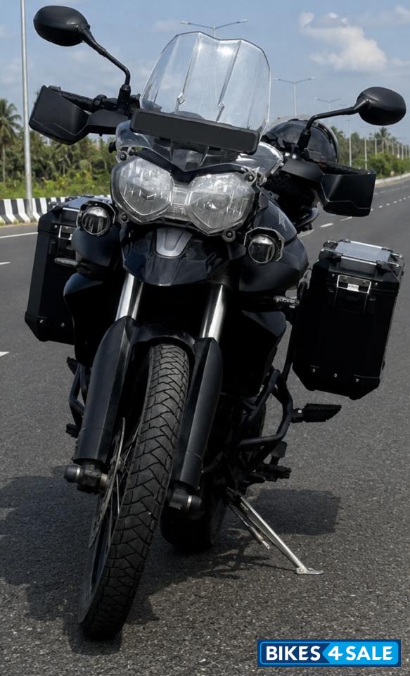 Black Triumph Tiger 800 XC