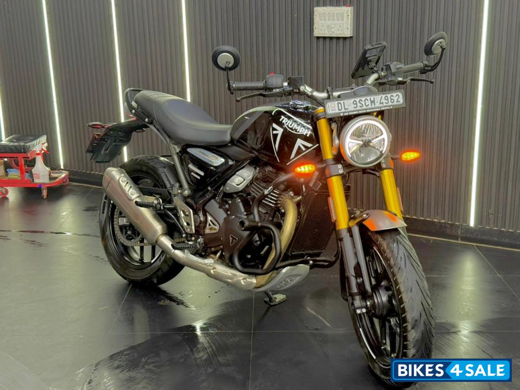 Black Triumph Speed 400 2025