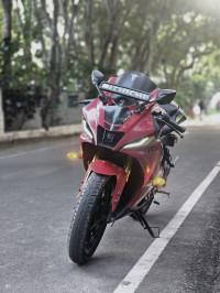 Red Yamaha R15 V4