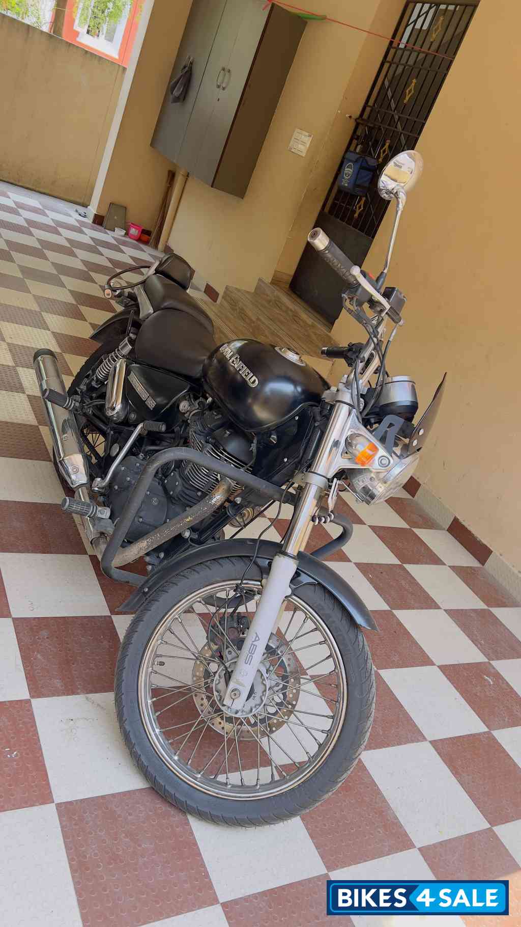 Matt Black Royal Enfield Thunderbird 500 Matt Black Royal Enfield Thunderbird 500