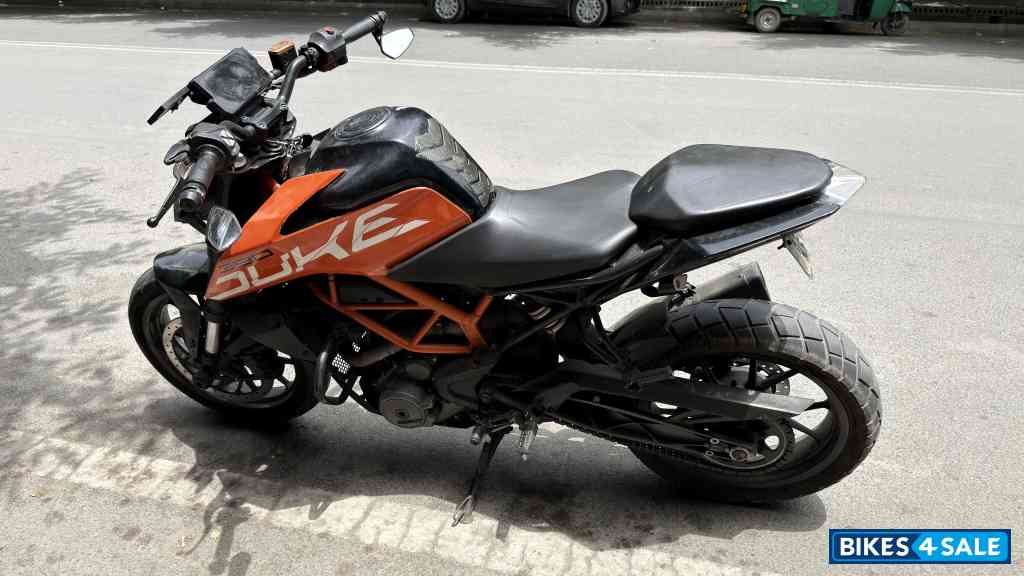 Electric Orange KTM Duke 390