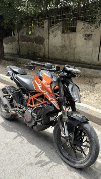 Electric Orange KTM Duke 390