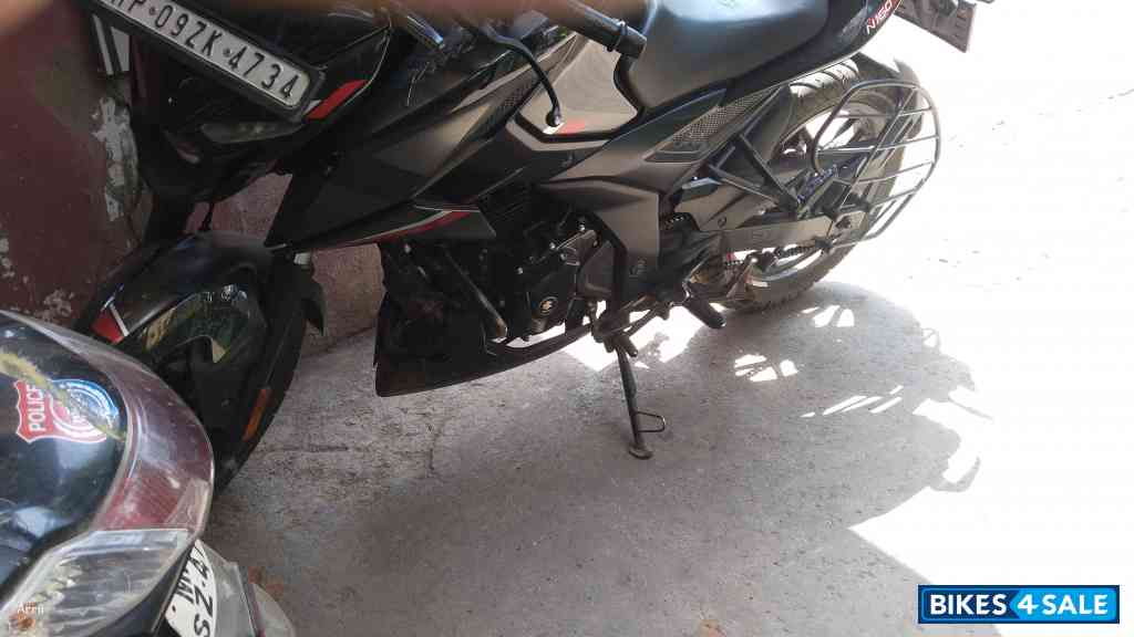 Black Bajaj Pulsar N160 Dual Channel ABS