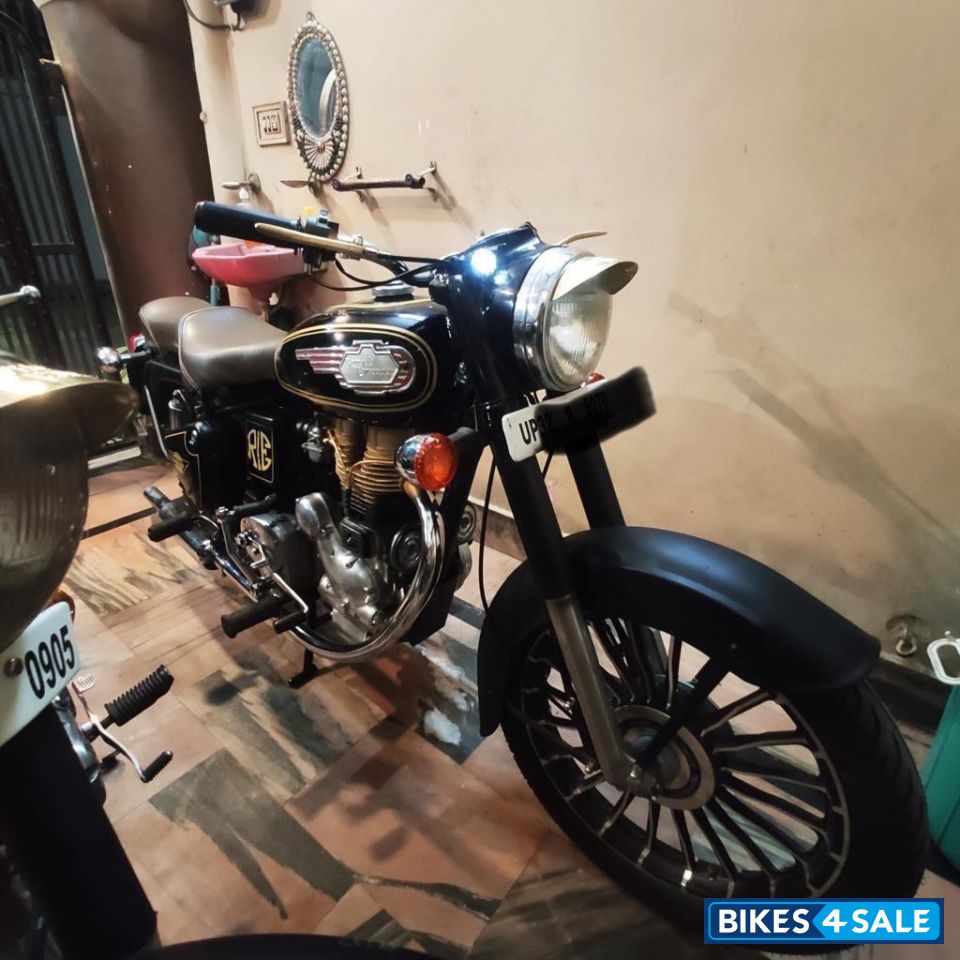 Black Royal Enfield Bullet 350