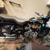 Black Royal Enfield Bullet 350