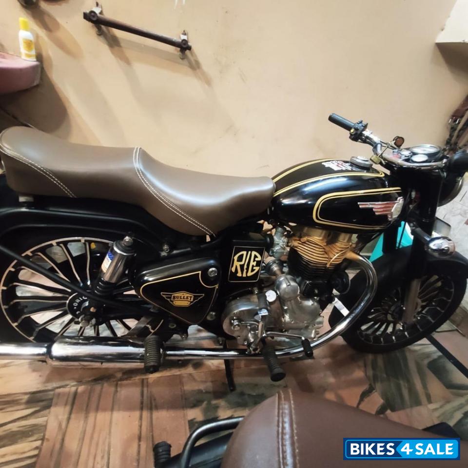 Black Royal Enfield Bullet 350 Black Royal Enfield Bullet 350