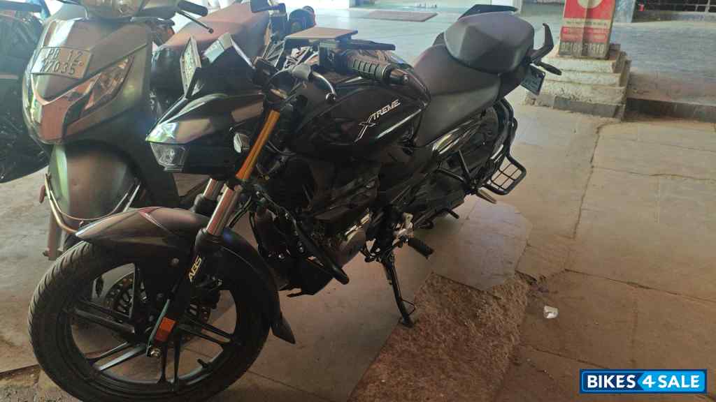 Black Hero Xtreme 125R Dual Channel ABS