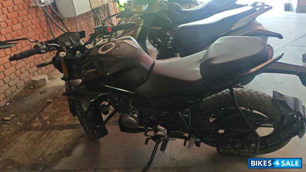 Black Hero Xtreme 125R Dual Channel ABS Black Hero Xtreme 125R Dual Channel ABS