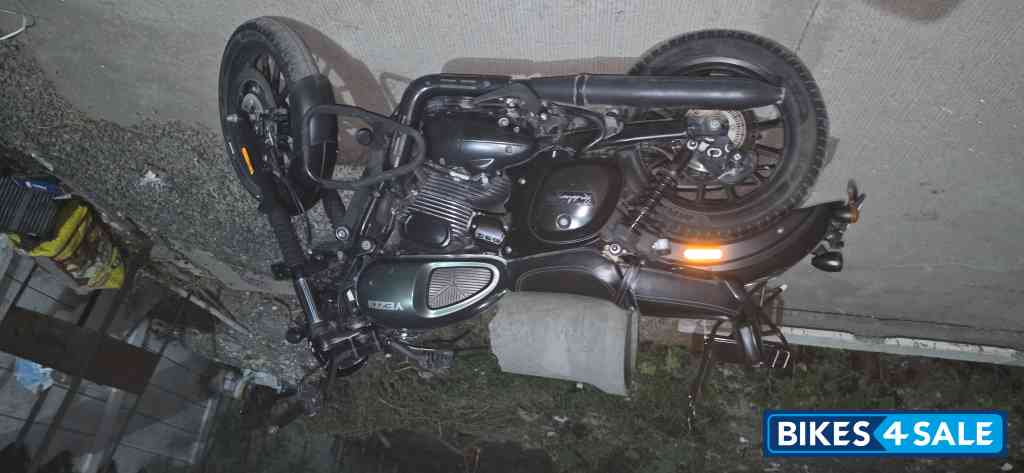 Yezdi Roadster Dark