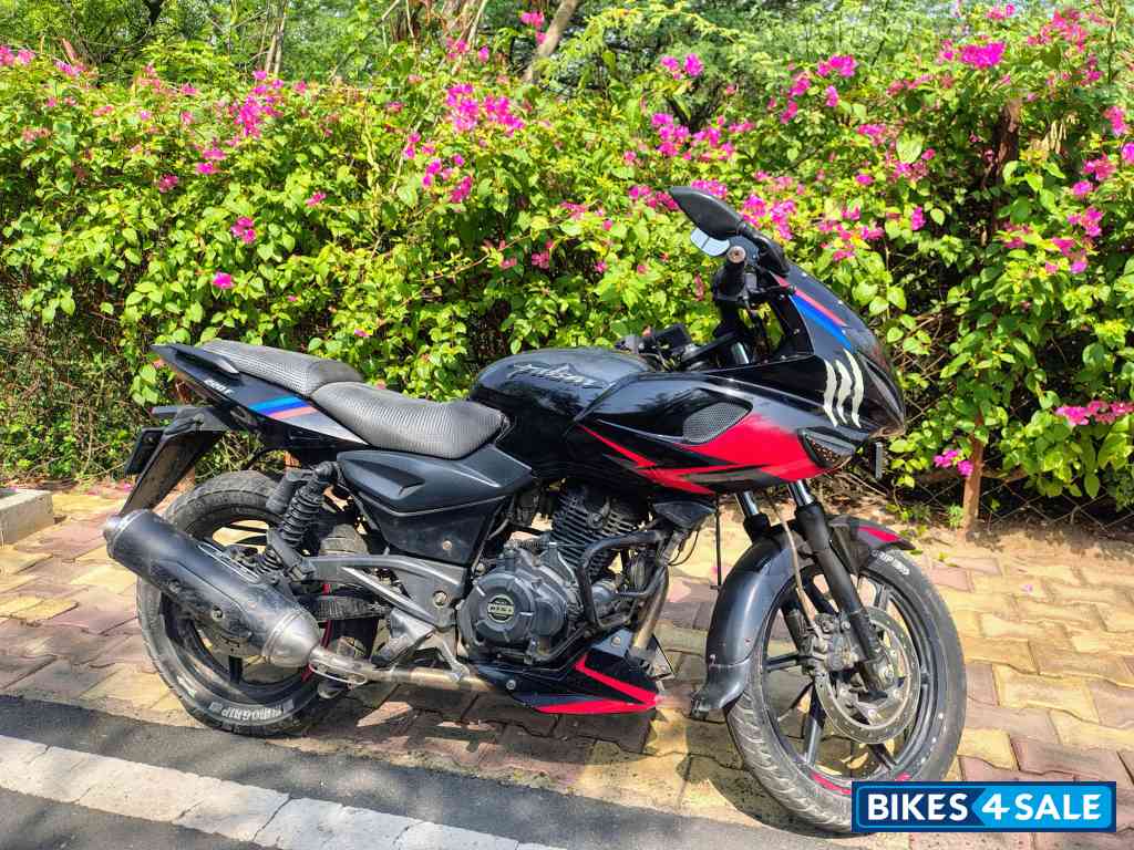 Black And Red Bajaj Pulsar 220F Black And Red Bajaj Pulsar 220F