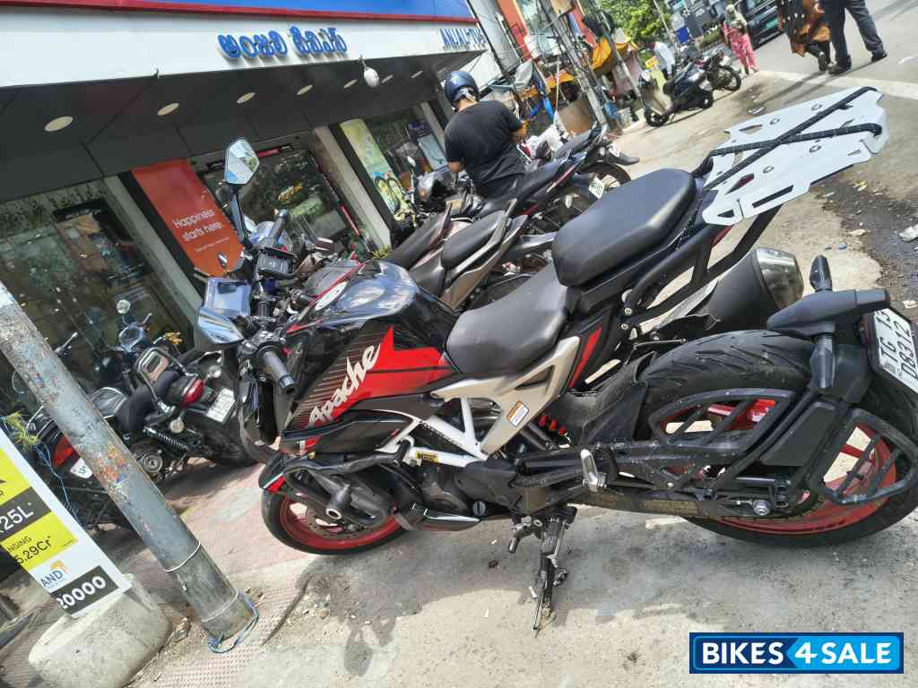 Black And Read TVS Apache RTR 310 2025