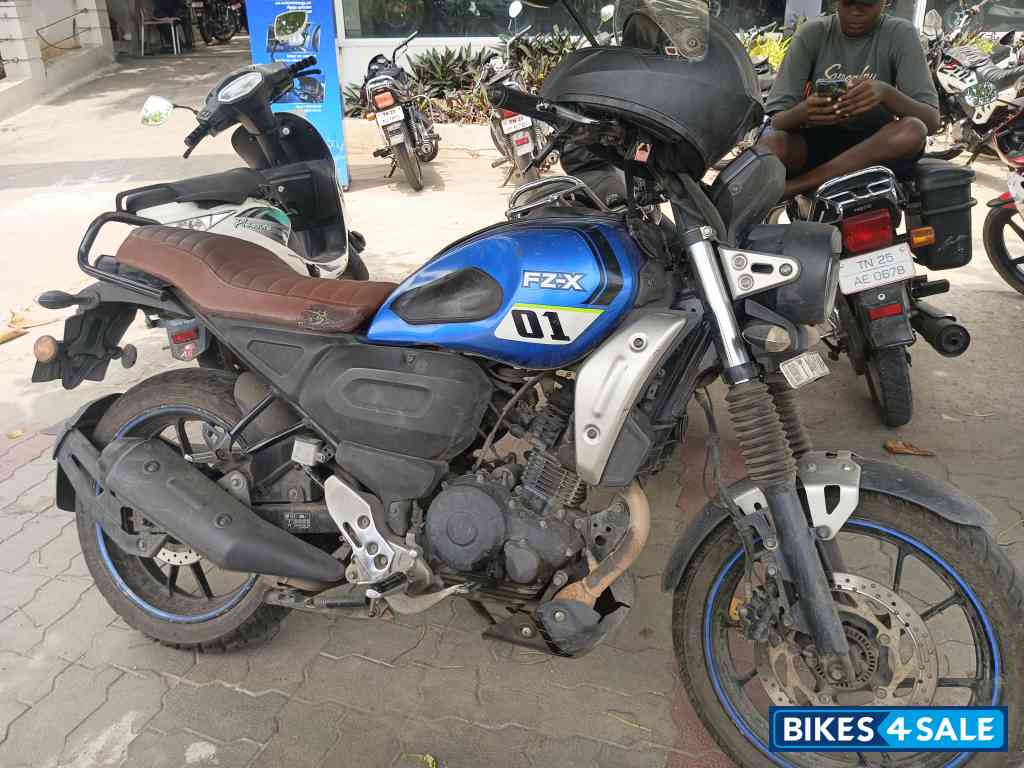 Blue Yamaha FZ-X Blue Yamaha FZ-X