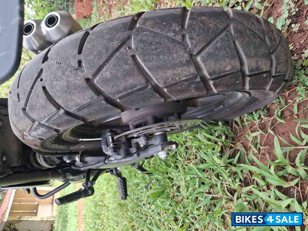Black/silver Triumph Scrambler 400 X 2025