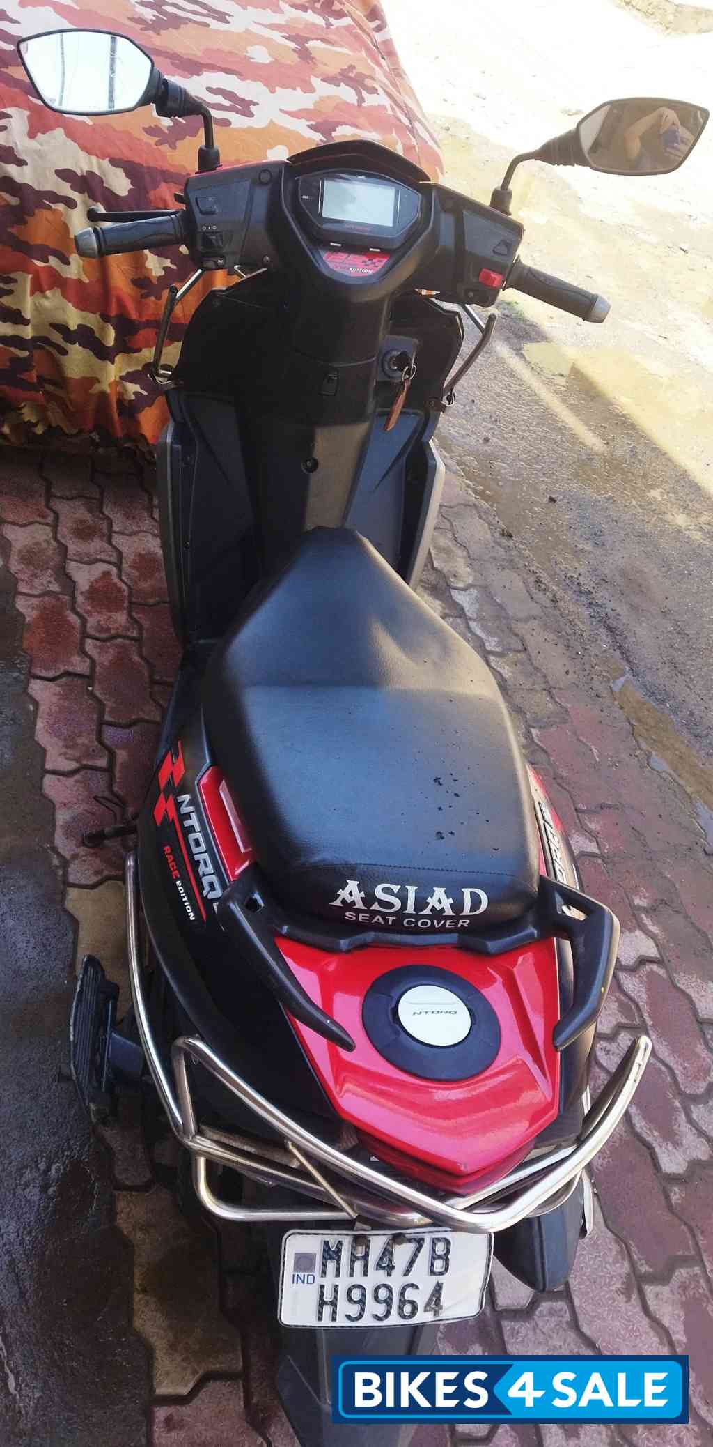 Black Red TVS NTORQ 125 Race Edition Black Red TVS NTORQ 125 Race Edition