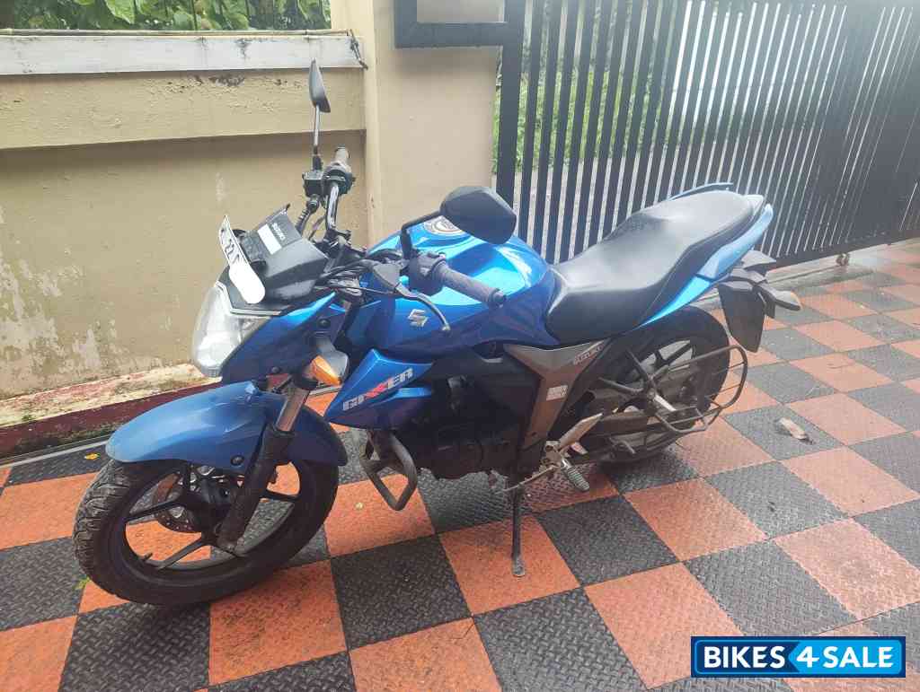 Blue Suzuki Gixxer 150