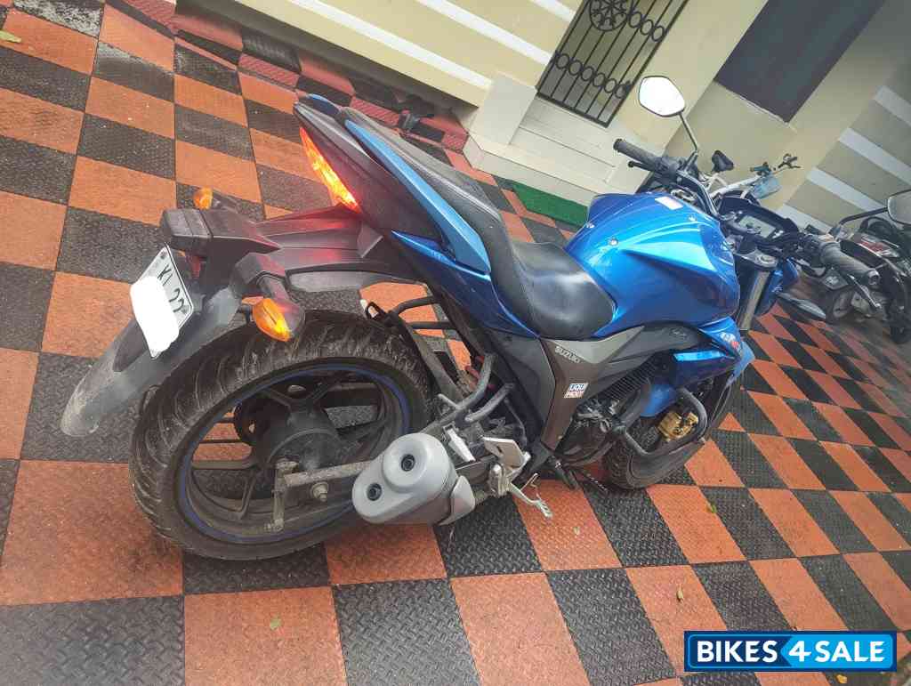 Blue Suzuki Gixxer 150