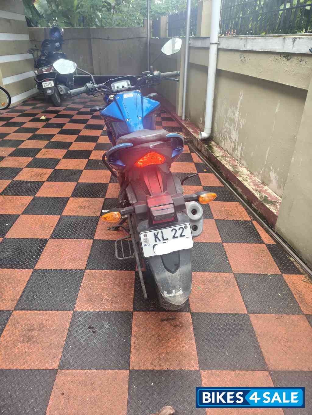 Blue Suzuki Gixxer 150
