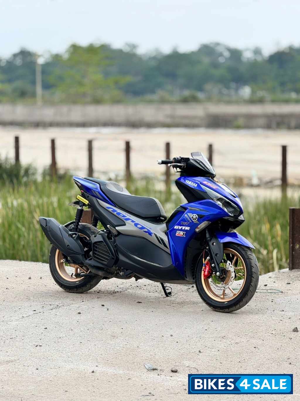 Blue Yamaha Aerox 155 Version S Blue Yamaha Aerox 155 Version S