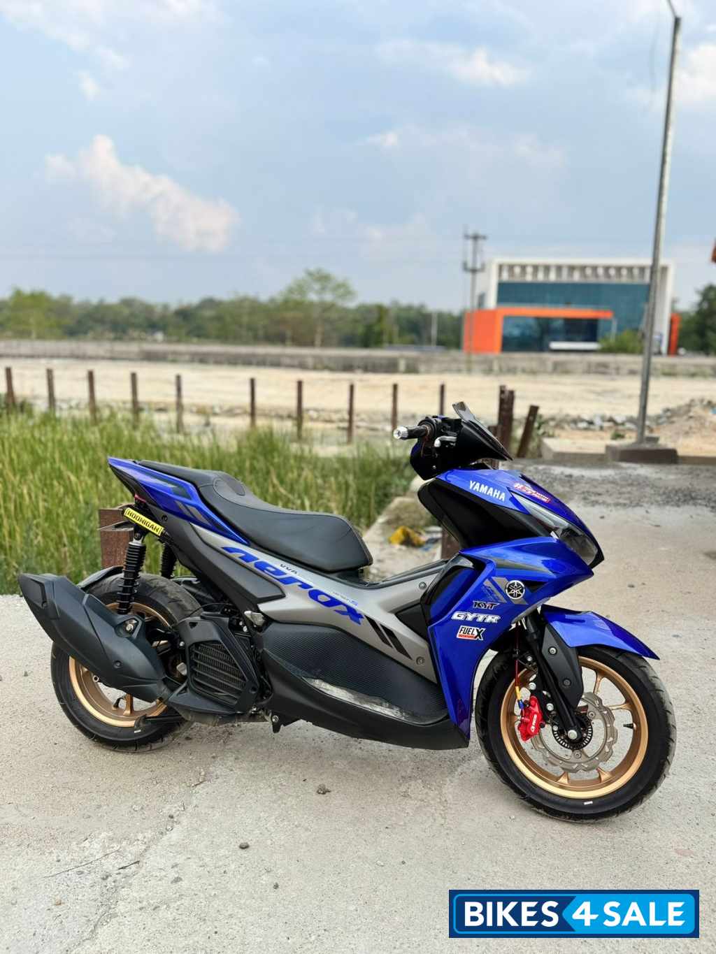 Blue Yamaha Aerox 155 Version S Blue Yamaha Aerox 155 Version S