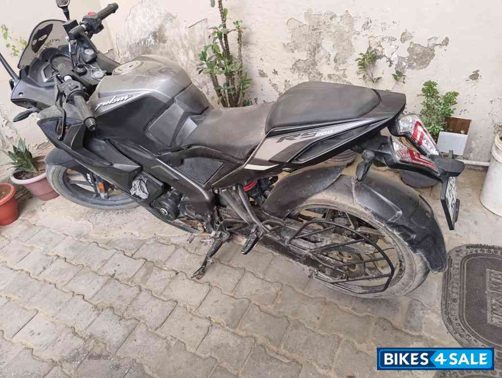 Bajaj Pulsar RS 200 BS6