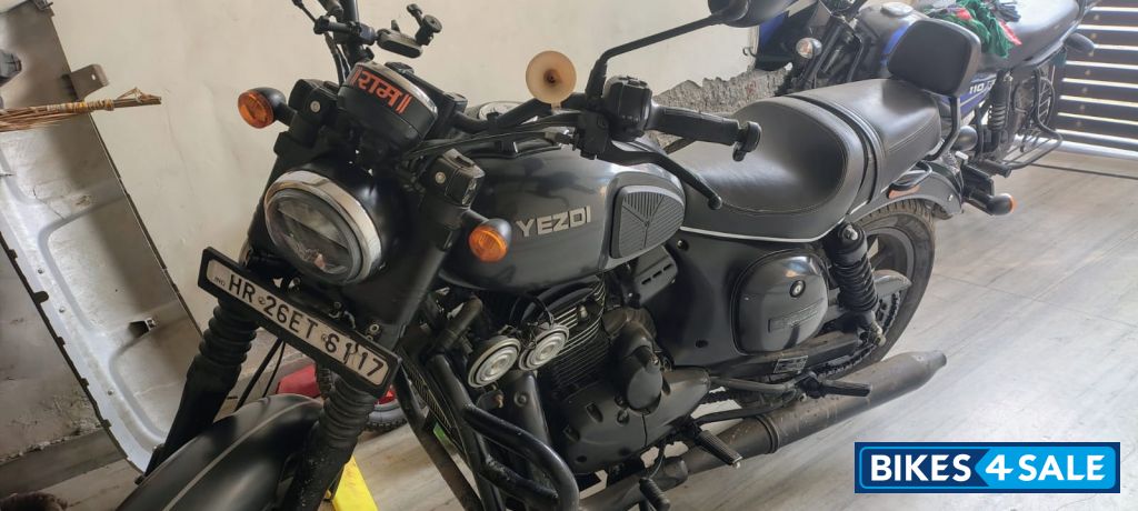Yezdi Roadster Dark Yezdi Roadster Dark