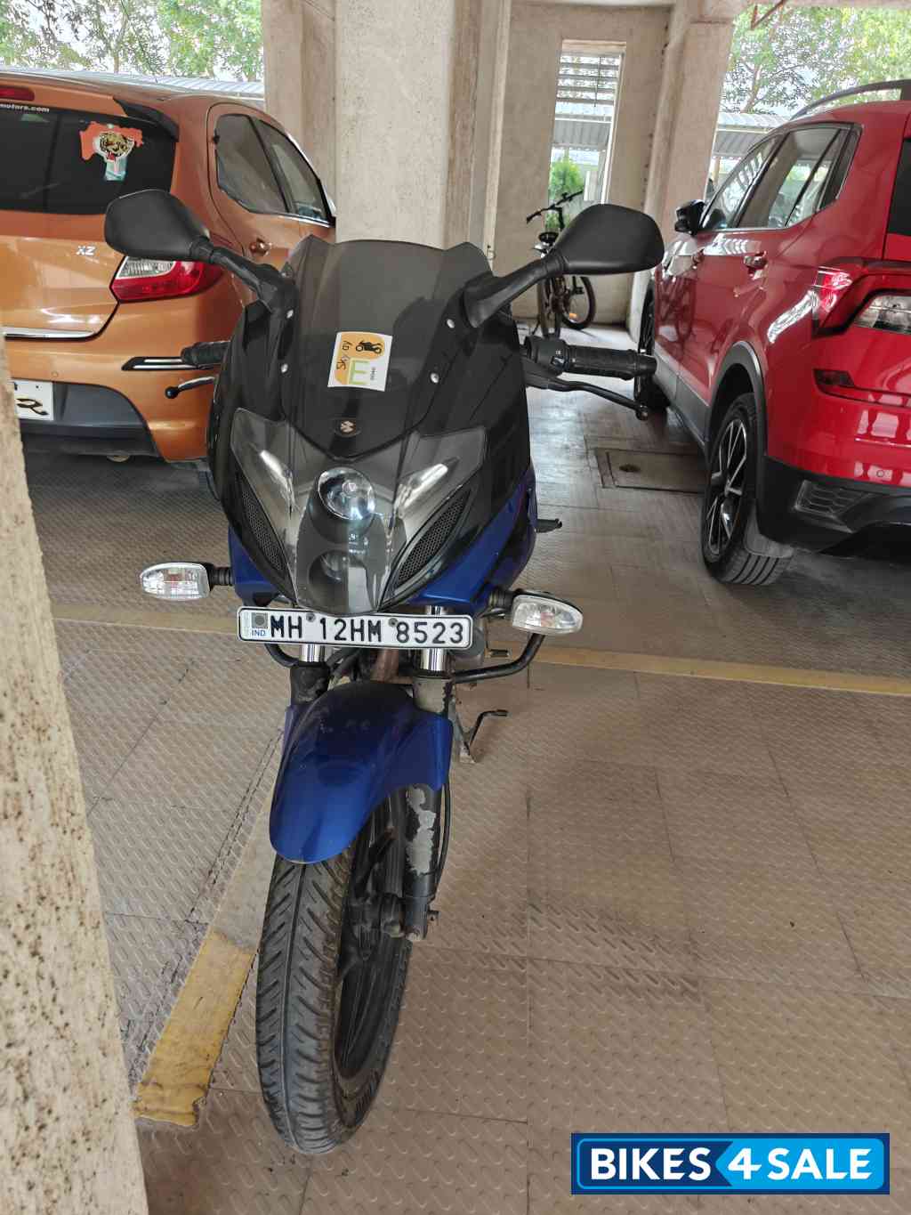 Blue Bajaj Pulsar 220F