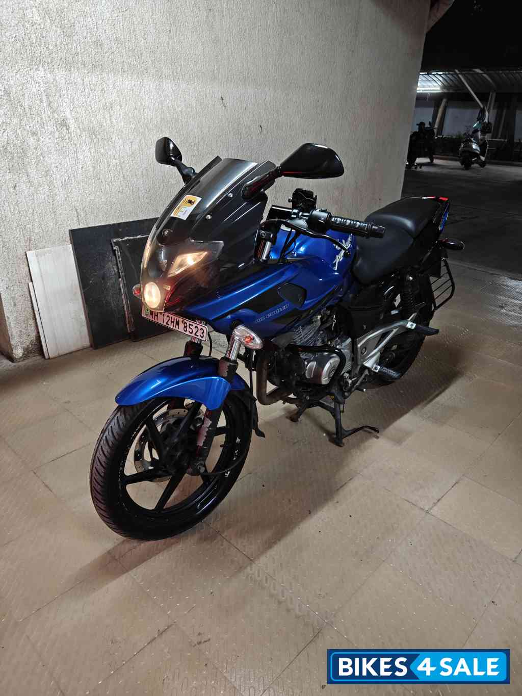 Blue Bajaj Pulsar 220F Blue Bajaj Pulsar 220F