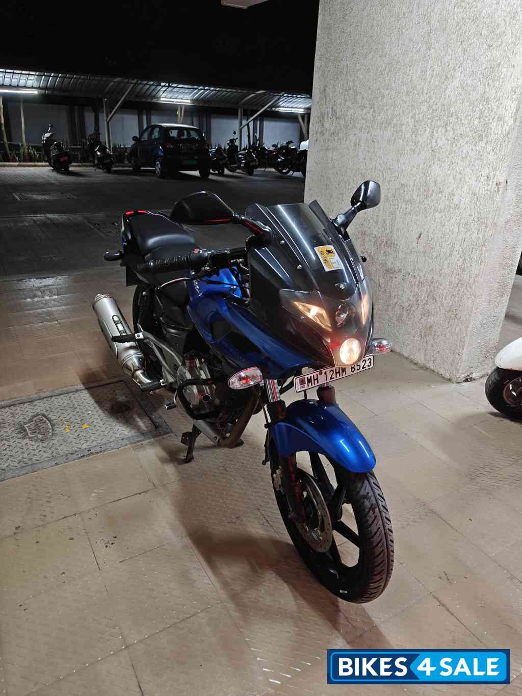 Blue Bajaj Pulsar 220F Blue Bajaj Pulsar 220F